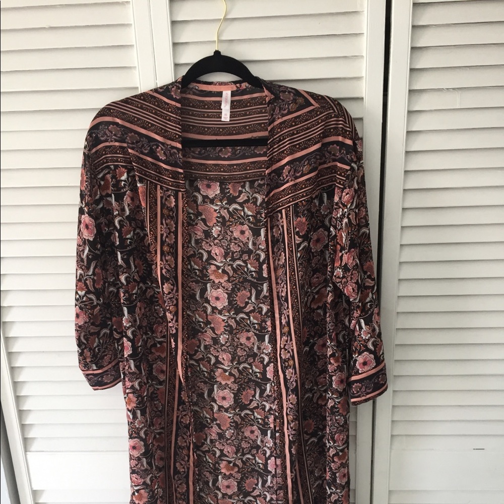 Xhilaration floral kimono.
